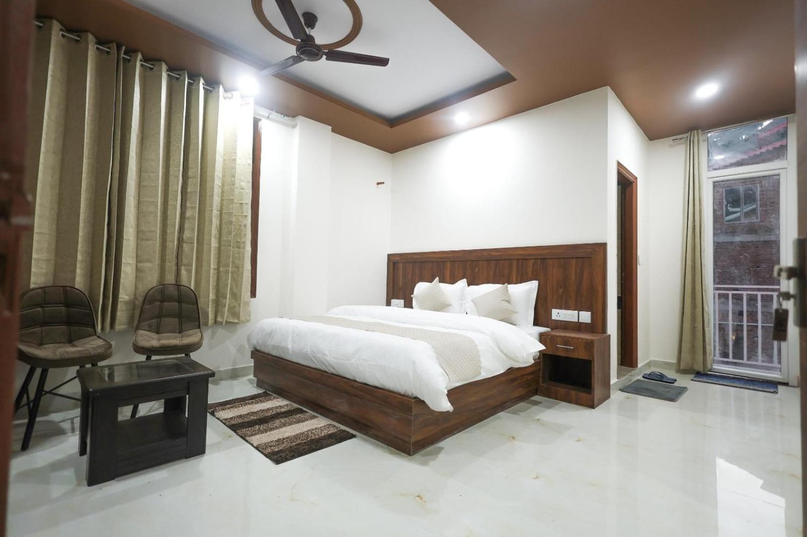 Mountain Shadow Hotel Kasauli Exterior photo